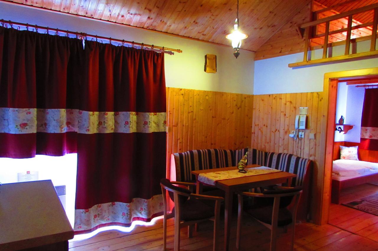 Chata U Vinara Milana, Tatralandia Липтовски-Микулаш Экстерьер фото